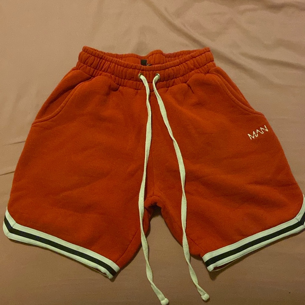 BoohooMAN Basketball Shorts